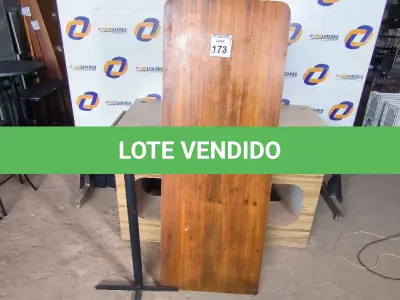 LOTE 173 - 01 MESA SUSPENSA EM MADEIRA PARA LANCHONETE 0,60CM X 1,65CM. (NO ESTADO) ATENÇÃO! FAZER A VISITAÇÃO ANTES DE ARREMATAR, NÃO SABEMOS SE FUNCIONA. LEILÃO NÃO TEM GARANTIA E NEM DEVOLUÇÃO, SUJEITO A POSSÍVEIS AVARIAS VISÍVEIS/OCULTAS E/OU AUSÊNCIA DE COMPONENTES.