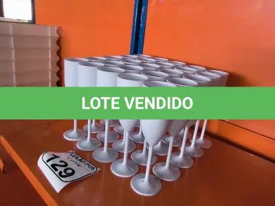 LOTE 129 - 30 TAÇAS EM PLÁSTICO PARA CHAMPANHEIRA COR BRANCA. (NO ESTADO) ATENÇÃO! FAZER A VISITAÇÃO ANTES DE ARREMATAR, NÃO SABEMOS SE FUNCIONA. LEILÃO NÃO TEM GARANTIA E NEM DEVOLUÇÃO, SUJEITO A POSSÍVEIS AVARIAS VISÍVEIS/OCULTAS E/OU AUSÊNCIA DE COMPONENTES.