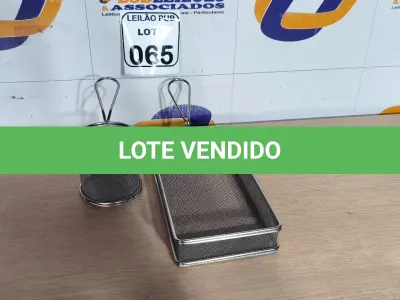 LOTE 065 - 02 CESTAS PARA ALIMENTOS. (NO ESTADO) ATENÇÃO! FAZER A VISITAÇÃO ANTES DE ARREMATAR, NÃO SABEMOS SE FUNCIONA. LEILÃO NÃO TEM GARANTIA E NEM DEVOLUÇÃO, SUJEITO A POSSÍVEIS AVARIAS VISÍVEIS/OCULTAS E/OU AUSÊNCIA DE COMPONENTES.
