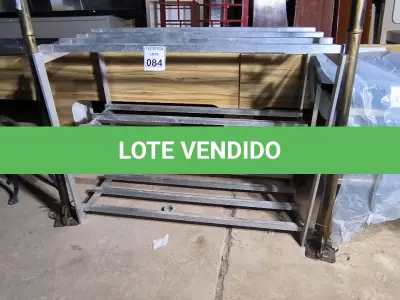 LOTE 084 - 01 ESTANTE EM ALUMÍNIO MEDINDO 0,65CM X 1,035CM E 1,14CM DE ALTURA. (NO ESTADO) ATENÇÃO! FAZER A VISITAÇÃO ANTES DE ARREMATAR, NÃO SABEMOS SE FUNCIONA. LEILÃO NÃO TEM GARANTIA E NEM DEVOLUÇÃO, SUJEITO A POSSÍVEIS AVARIAS VISÍVEIS/OCULTAS E/OU AUSÊNCIA DE COMPONENTES.