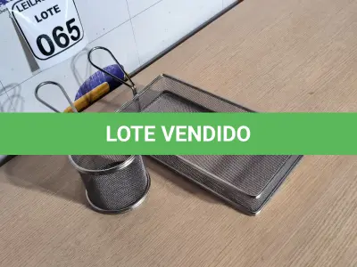 LOTE 065 - 02 CESTAS PARA ALIMENTOS. (NO ESTADO) ATENÇÃO! FAZER A VISITAÇÃO ANTES DE ARREMATAR, NÃO SABEMOS SE FUNCIONA. LEILÃO NÃO TEM GARANTIA E NEM DEVOLUÇÃO, SUJEITO A POSSÍVEIS AVARIAS VISÍVEIS/OCULTAS E/OU AUSÊNCIA DE COMPONENTES.