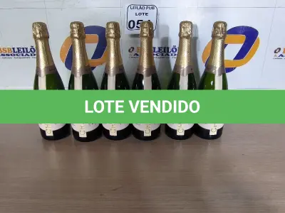 LOTE 054 - 06 GARRAFAS DE CHANDON PARA DECORAÇÃO. (VAZIA) (NO ESTADO) ATENÇÃO! FAZER A VISITAÇÃO ANTES DE ARREMATAR, NÃO SABEMOS SE FUNCIONA. LEILÃO NÃO TEM GARANTIA E NEM DEVOLUÇÃO, SUJEITO A POSSÍVEIS AVARIAS VISÍVEIS/OCULTAS E/OU AUSÊNCIA DE COMPONENTES.