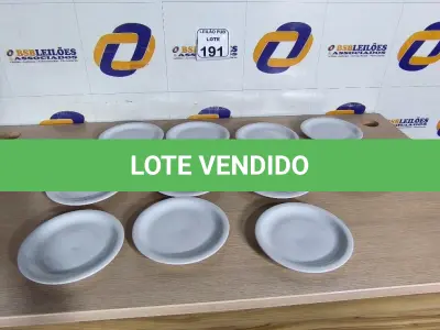 LOTE 191 - 11 PRATOS PARA SOBREMESAS EM PORCELANA. (NO ESTADO) ATENÇÃO! FAZER A VISITAÇÃO ANTES DE ARREMATAR, NÃO SABEMOS SE FUNCIONA. LEILÃO NÃO TEM GARANTIA E NEM DEVOLUÇÃO, SUJEITO A POSSÍVEIS AVARIAS VISÍVEIS/OCULTAS E/OU AUSÊNCIA DE COMPONENTES.