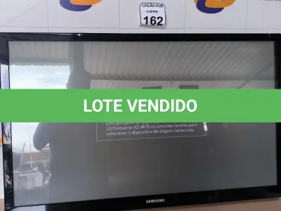 LOTE 162 - 01 TELEVISÃO PLASMA SAMSUNG 43” SEM CONTROLE. (NO ESTADO) ATENÇÃO! FAZER A VISITAÇÃO ANTES DE ARREMATAR, NÃO SABEMOS SE FUNCIONA. LEILÃO NÃO TEM GARANTIA E NEM DEVOLUÇÃO, SUJEITO A POSSÍVEIS AVARIAS VISÍVEIS/OCULTAS E/OU AUSÊNCIA DE COMPONENTES.