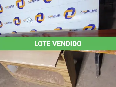 LOTE 076 - 01 TÁBUA EM MADEIRA PARA BANCADA 2,58CM X 0,38 CM. (NO ESTADO) ATENÇÃO! FAZER A VISITAÇÃO ANTES DE ARREMATAR, NÃO SABEMOS SE FUNCIONA. LEILÃO NÃO TEM GARANTIA E NEM DEVOLUÇÃO, SUJEITO A POSSÍVEIS AVARIAS VISÍVEIS/OCULTAS E/OU AUSÊNCIA DE COMPONENTES.