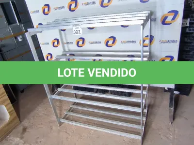 LOTE 007 - 01 ESTANTE EM ALUMÍNIO MEDINDO 0,65CM X 1,27CM ALTURA 1,53CM. (NO ESTADO) ATENÇÃO! FAZER A VISITAÇÃO ANTES DE ARREMATAR, NÃO SABEMOS SE FUNCIONA. LEILÃO NÃO TEM GARANTIA E NEM DEVOLUÇÃO, SUJEITO A POSSÍVEIS AVARIAS VISÍVEIS/OCULTAS E/OU AUSÊNCIA DE COMPONENTES.