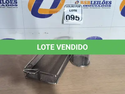 LOTE 095 - 02 CESTAS PARA ALIMENTOS. (NO ESTADO) ATENÇÃO! FAZER A VISITAÇÃO ANTES DE ARREMATAR, NÃO SABEMOS SE FUNCIONA. LEILÃO NÃO TEM GARANTIA E NEM DEVOLUÇÃO, SUJEITO A POSSÍVEIS AVARIAS VISÍVEIS/OCULTAS E/OU AUSÊNCIA DE COMPONENTES.
