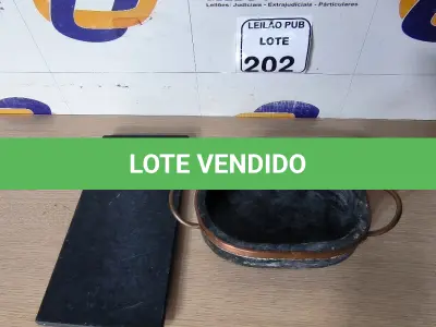 LOTE 202 - 01 TÁBUA DE PEDRA E 01 TRAVESSA DE PEDRA. (NO ESTADO) ATENÇÃO! FAZER A VISITAÇÃO ANTES DE ARREMATAR, NÃO SABEMOS SE FUNCIONA. LEILÃO NÃO TEM GARANTIA E NEM DEVOLUÇÃO, SUJEITO A POSSÍVEIS AVARIAS VISÍVEIS/OCULTAS E/OU AUSÊNCIA DE COMPONENTES.