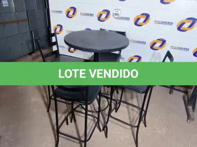 LOTE 190 - 01 MESA BISTRÔ COM 04 BANQUETAS ALTA. (NO ESTADO) ATENÇÃO! FAZER A VISITAÇÃO ANTES DE ARREMATAR, NÃO SABEMOS SE FUNCIONA. LEILÃO NÃO TEM GARANTIA E NEM DEVOLUÇÃO, SUJEITO A POSSÍVEIS AVARIAS VISÍVEIS/OCULTAS E/OU AUSÊNCIA DE COMPONENTES.