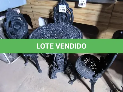 LOTE 079 - 01 MESA DE FERRO FUNDIDO COM 03 CADEIRAS PARA PISCINA COR PRETA. (NO ESTADO) ATENÇÃO! FAZER A VISITAÇÃO ANTES DE ARREMATAR, NÃO SABEMOS SE FUNCIONA. LEILÃO NÃO TEM GARANTIA E NEM DEVOLUÇÃO, SUJEITO A POSSÍVEIS AVARIAS VISÍVEIS/OCULTAS E/OU AUSÊNCIA DE COMPONENTES.