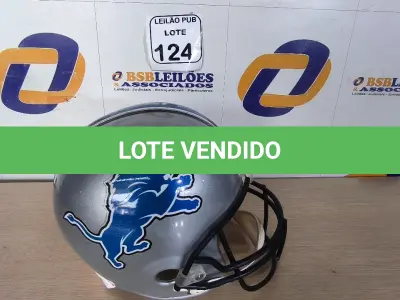 LOTE 124 - 01 CAPACETE DE FUTEBOL AMERICANO PARA DECORAÇÃO. (NO ESTADO) ATENÇÃO! FAZER A VISITAÇÃO ANTES DE ARREMATAR, NÃO SABEMOS SE FUNCIONA. LEILÃO NÃO TEM GARANTIA E NEM DEVOLUÇÃO, SUJEITO A POSSÍVEIS AVARIAS VISÍVEIS/OCULTAS E/OU AUSÊNCIA DE COMPONENTES.