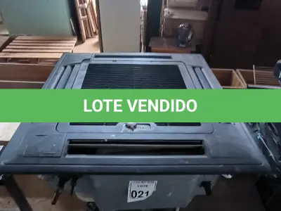 LOTE 021 - 01 AR CONDICIONADO COM EVAPORADORA DE TETO K7. (NO ESTADO) ATENÇÃO! FAZER A VISITAÇÃO ANTES DE ARREMATAR, NÃO SABEMOS SE FUNCIONA. LEILÃO NÃO TEM GARANTIA E NEM DEVOLUÇÃO, SUJEITO A POSSÍVEIS AVARIAS VISÍVEIS/OCULTAS E/OU AUSÊNCIA DE COMPONENTES.