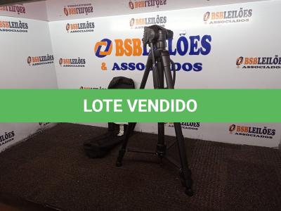 LOTE 158 - 01 TRIPÉ P/ CÂMERA FOTOGRÁFICA MARCA TOMATE. (NO ESTADO) ATENÇÃO! FAZER A VISITAÇÃO ANTES DE ARREMATAR, NÃO SABEMOS SE FUNCIONA. LEILÃO NÃO TEM GARANTIA E NEM DEVOLUÇÃO, SUJEITO A POSSÍVEIS AVARIAS VISÍVEIS/OCULTAS E/OU AUSÊNCIA DE COMPONENTES.