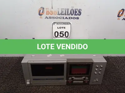 LOTE 050 - 01 TOCA FITAS AKAI MODELO PJ-43. (NO ESTADO) ATENÇÃO! FAZER A VISITAÇÃO ANTES DE ARREMATAR, NÃO SABEMOS SE FUNCIONA. LEILÃO NÃO TEM GARANTIA E NEM DEVOLUÇÃO, SUJEITO A POSSÍVEIS AVARIAS VISÍVEIS/OCULTAS E/OU AUSÊNCIA DE COMPONENTES.