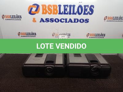 LOTE 122 - 02 PROJETORES MULTIMIDIA MARCA DIEBOLD. (NO ESTADO) ATENÇÃO! FAZER A VISITAÇÃO ANTES DE ARREMATAR, NÃO SABEMOS SE FUNCIONA. LEILÃO NÃO TEM GARANTIA E NEM DEVOLUÇÃO, SUJEITO A POSSÍVEIS AVARIAS VISÍVEIS/OCULTAS E/OU AUSÊNCIA DE COMPONENTES.