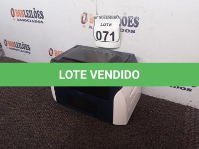 LOTE 071 - 01 IMPRESSORA DE CARTÃO PVC CRACHÁ MARCA IITA. (NO ESTADO) ATENÇÃO! FAZER A VISITAÇÃO ANTES DE ARREMATAR, NÃO SABEMOS SE FUNCIONA. LEILÃO NÃO TEM GARANTIA E NEM DEVOLUÇÃO, SUJEITO A POSSÍVEIS AVARIAS VISÍVEIS/OCULTAS E/OU AUSÊNCIA DE COMPONENTES.