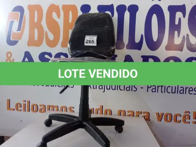 LOTE 265 - 01 CADEIRA GIRATÓRIA NA COR PRETA. (NO ESTADO) ATENÇÃO! FAZER A VISITAÇÃO ANTES DE ARREMATAR, NÃO SABEMOS SE FUNCIONA. LEILÃO NÃO TEM GARANTIA E NEM DEVOLUÇÃO, SUJEITO A POSSÍVEIS AVARIAS VISÍVEIS/OCULTAS E/OU AUSÊNCIA DE COMPONENTES.