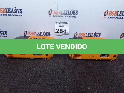 LOTE 284 - 02 PROJETORES MARCA EPSON. (NO ESTADO) ATENÇÃO! FAZER A VISITAÇÃO ANTES DE ARREMATAR, NÃO SABEMOS SE FUNCIONA. LEILÃO NÃO TEM GARANTIA E NEM DEVOLUÇÃO, SUJEITO A POSSÍVEIS AVARIAS VISÍVEIS/OCULTAS E/OU AUSÊNCIA DE COMPONENTES.