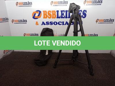 LOTE 158 - 01 TRIPÉ P/ CÂMERA FOTOGRÁFICA MARCA TOMATE. (NO ESTADO) ATENÇÃO! FAZER A VISITAÇÃO ANTES DE ARREMATAR, NÃO SABEMOS SE FUNCIONA. LEILÃO NÃO TEM GARANTIA E NEM DEVOLUÇÃO, SUJEITO A POSSÍVEIS AVARIAS VISÍVEIS/OCULTAS E/OU AUSÊNCIA DE COMPONENTES.