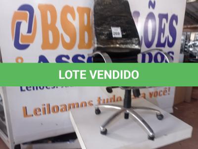 LOTE 269 - 01 CADEIRA GIRATÓRIA PRESIDENTE BASE DE FERRO. (NO ESTADO) ATENÇÃO! FAZER A VISITAÇÃO ANTES DE ARREMATAR, NÃO SABEMOS SE FUNCIONA. LEILÃO NÃO TEM GARANTIA E NEM DEVOLUÇÃO, SUJEITO A POSSÍVEIS AVARIAS VISÍVEIS/OCULTAS E/OU AUSÊNCIA DE COMPONENTES.