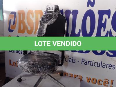 LOTE 212 - 01 CADEIRA DE ESCRITÓRIO C/BASE GIRATÓRIA NA COR PRETA. (NO ESTADO) ATENÇÃO! FAZER A VISITAÇÃO ANTES DE ARREMATAR, NÃO SABEMOS SE FUNCIONA. LEILÃO NÃO TEM GARANTIA E NEM DEVOLUÇÃO, SUJEITO A POSSÍVEIS AVARIAS VISÍVEIS/OCULTAS E/OU AUSÊNCIA DE COMPONENTES.