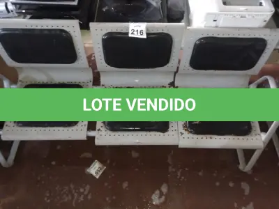 LOTE 216 - 01 LONGARINA C/03 LUGARES BASE DE FERRO. (NO ESTADO) ATENÇÃO! FAZER A VISITAÇÃO ANTES DE ARREMATAR, NÃO SABEMOS SE FUNCIONA. LEILÃO NÃO TEM GARANTIA E NEM DEVOLUÇÃO, SUJEITO A POSSÍVEIS AVARIAS VISÍVEIS/OCULTAS E/OU AUSÊNCIA DE COMPONENTES.