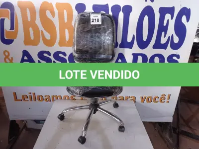 LOTE 218 - 01 CADEIRA DE ESCRITÓRIO C/BASE GIRATÓRIA NA COR PRETA. (NO ESTADO) ATENÇÃO! FAZER A VISITAÇÃO ANTES DE ARREMATAR, NÃO SABEMOS SE FUNCIONA. LEILÃO NÃO TEM GARANTIA E NEM DEVOLUÇÃO, SUJEITO A POSSÍVEIS AVARIAS VISÍVEIS/OCULTAS E/OU AUSÊNCIA DE COMPONENTES.