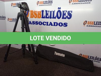 LOTE 154 - 01 TRIPÉ P/ CÂMERA FOTOGRÁFICA MARCA TOMATE. (NO ESTADO) ATENÇÃO! FAZER A VISITAÇÃO ANTES DE ARREMATAR, NÃO SABEMOS SE FUNCIONA. LEILÃO NÃO TEM GARANTIA E NEM DEVOLUÇÃO, SUJEITO A POSSÍVEIS AVARIAS VISÍVEIS/OCULTAS E/OU AUSÊNCIA DE COMPONENTES.