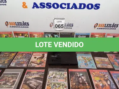LOTE 065 - 01 CONSOLE DE PLAYSTAYTION2 COM JOGOS DIVERSOS S/FONTE E S/CONTROLES. (NO ESTADO) ATENÇÃO! FAZER A VISITAÇÃO ANTES DE ARREMATAR, NÃO SABEMOS SE FUNCIONA. LEILÃO NÃO TEM GARANTIA E NEM DEVOLUÇÃO, SUJEITO A POSSÍVEIS AVARIAS VISÍVEIS/OCULTAS E/OU AUSÊNCIA DE COMPONENTES.