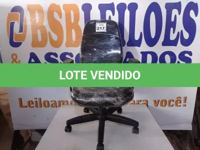 LOTE 217 - 01 CADEIRA DE ESCRITÓRIO C/BASE GIRATÓRIA NA COR PRETA. (NO ESTADO) ATENÇÃO! FAZER A VISITAÇÃO ANTES DE ARREMATAR, NÃO SABEMOS SE FUNCIONA. LEILÃO NÃO TEM GARANTIA E NEM DEVOLUÇÃO, SUJEITO A POSSÍVEIS AVARIAS VISÍVEIS/OCULTAS E/OU AUSÊNCIA DE COMPONENTES.