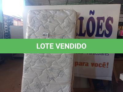 LOTE 257 - 01 CAMA BOX SOLTEIRO. (NO ESTADO) ATENÇÃO! FAZER A VISITAÇÃO ANTES DE ARREMATAR, NÃO SABEMOS SE FUNCIONA. LEILÃO NÃO TEM GARANTIA E NEM DEVOLUÇÃO, SUJEITO A POSSÍVEIS AVARIAS VISÍVEIS/OCULTAS E/OU AUSÊNCIA DE COMPONENTES.