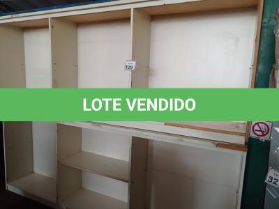 LOTE 329 - 02 BALCÕES EM MADEIRA NA COR BRANCA. (NO ESTADO) ATENÇÃO! FAZER A VISITAÇÃO ANTES DE ARREMATAR, NÃO SABEMOS SE FUNCIONA. LEILÃO NÃO TEM GARANTIA E NEM DEVOLUÇÃO, SUJEITO A POSSÍVEIS AVARIAS VISÍVEIS/OCULTAS E/OU AUSÊNCIA DE COMPONENTES.