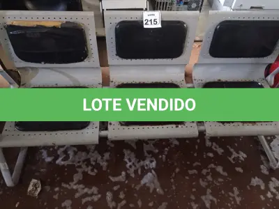 LOTE 215 - 01 LONGARINA C/ 03 LUGARES BASE DE FERRO. (NO ESTADO) ATENÇÃO! FAZER A VISITAÇÃO ANTES DE ARREMATAR, NÃO SABEMOS SE FUNCIONA. LEILÃO NÃO TEM GARANTIA E NEM DEVOLUÇÃO, SUJEITO A POSSÍVEIS AVARIAS VISÍVEIS/OCULTAS E/OU AUSÊNCIA DE COMPONENTES.