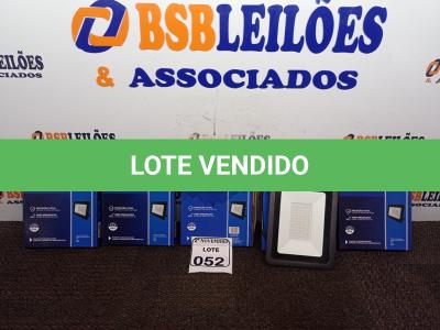 LOTE 052 - 05 REFLETORES LED AMBIENTE EXTERNO 100W(NOVO). (NO ESTADO) ATENÇÃO! FAZER A VISITAÇÃO ANTES DE ARREMATAR, NÃO SABEMOS SE FUNCIONA. LEILÃO NÃO TEM GARANTIA E NEM DEVOLUÇÃO, SUJEITO A POSSÍVEIS AVARIAS VISÍVEIS/OCULTAS E/OU AUSÊNCIA DE COMPONENTES.