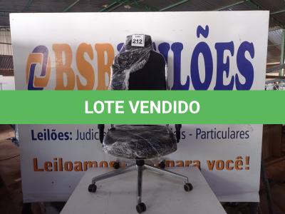 LOTE 212 - 01 CADEIRA DE ESCRITÓRIO C/BASE GIRATÓRIA NA COR PRETA. (NO ESTADO) ATENÇÃO! FAZER A VISITAÇÃO ANTES DE ARREMATAR, NÃO SABEMOS SE FUNCIONA. LEILÃO NÃO TEM GARANTIA E NEM DEVOLUÇÃO, SUJEITO A POSSÍVEIS AVARIAS VISÍVEIS/OCULTAS E/OU AUSÊNCIA DE COMPONENTES.