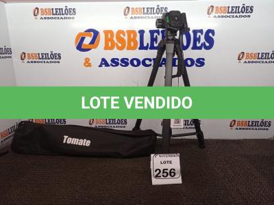 LOTE 256 - 01 TRIPÉ P/ CÂMERA FOTOGRÁFICA MARCA TOMATE. (NO ESTADO) ATENÇÃO! FAZER A VISITAÇÃO ANTES DE ARREMATAR, NÃO SABEMOS SE FUNCIONA. LEILÃO NÃO TEM GARANTIA E NEM DEVOLUÇÃO, SUJEITO A POSSÍVEIS AVARIAS VISÍVEIS/OCULTAS E/OU AUSÊNCIA DE COMPONENTES.