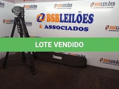 LOTE 225 - 01 TRIPÉ P/ CÂMERA FOTOGRÁFICA MARCA TOMATE. (NO ESTADO) ATENÇÃO! FAZER A VISITAÇÃO ANTES DE ARREMATAR, NÃO SABEMOS SE FUNCIONA. LEILÃO NÃO TEM GARANTIA E NEM DEVOLUÇÃO, SUJEITO A POSSÍVEIS AVARIAS VISÍVEIS/OCULTAS E/OU AUSÊNCIA DE COMPONENTES.