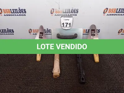 LOTE 171 - 02 COLHERES P/CONSTRUÇÃO, 01 DESEMPENADEIRA EM AÇO, 01 MARTELO DE BORRACHA 60MM E 01 MARRETA(NOVO). (NO ESTADO) ATENÇÃO! FAZER A VISITAÇÃO ANTES DE ARREMATAR, NÃO SABEMOS SE FUNCIONA. LEILÃO NÃO TEM GARANTIA E NEM DEVOLUÇÃO, SUJEITO A POSSÍVEIS AVARIAS VISÍVEIS/OCULTAS E/OU AUSÊNCIA DE COMPONENTES.