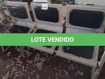 LOTE 215 - 01 LONGARINA C/ 03 LUGARES BASE DE FERRO. (NO ESTADO) ATENÇÃO! FAZER A VISITAÇÃO ANTES DE ARREMATAR, NÃO SABEMOS SE FUNCIONA. LEILÃO NÃO TEM GARANTIA E NEM DEVOLUÇÃO, SUJEITO A POSSÍVEIS AVARIAS VISÍVEIS/OCULTAS E/OU AUSÊNCIA DE COMPONENTES.