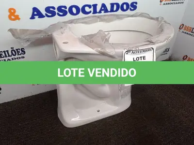 LOTE 251 - 01 VASO SANITÁRIO MARCA DECA NA COR BRANCA(NOVO). (NO ESTADO) ATENÇÃO! FAZER A VISITAÇÃO ANTES DE ARREMATAR, NÃO SABEMOS SE FUNCIONA. LEILÃO NÃO TEM GARANTIA E NEM DEVOLUÇÃO, SUJEITO A POSSÍVEIS AVARIAS VISÍVEIS/OCULTAS E/OU AUSÊNCIA DE COMPONENTES.