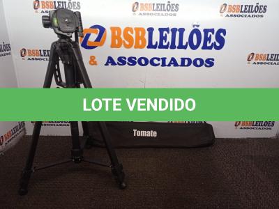 LOTE 225 - 01 TRIPÉ P/ CÂMERA FOTOGRÁFICA MARCA TOMATE. (NO ESTADO) ATENÇÃO! FAZER A VISITAÇÃO ANTES DE ARREMATAR, NÃO SABEMOS SE FUNCIONA. LEILÃO NÃO TEM GARANTIA E NEM DEVOLUÇÃO, SUJEITO A POSSÍVEIS AVARIAS VISÍVEIS/OCULTAS E/OU AUSÊNCIA DE COMPONENTES.