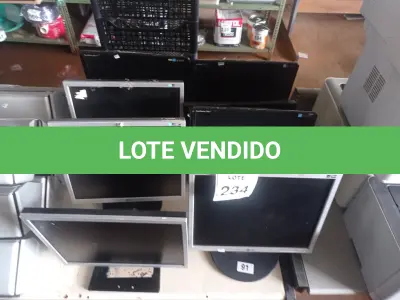 LOTE 234 - 08 MONITORES LCD MARCAS E MODELOS DIVERSOS. (NO ESTADO) ATENÇÃO! FAZER A VISITAÇÃO ANTES DE ARREMATAR, NÃO SABEMOS SE FUNCIONA. LEILÃO NÃO TEM GARANTIA E NEM DEVOLUÇÃO, SUJEITO A POSSÍVEIS AVARIAS VISÍVEIS/OCULTAS E/OU AUSÊNCIA DE COMPONENTES.