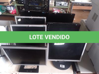 LOTE 234 - 08 MONITORES LCD MARCAS E MODELOS DIVERSOS. (NO ESTADO) ATENÇÃO! FAZER A VISITAÇÃO ANTES DE ARREMATAR, NÃO SABEMOS SE FUNCIONA. LEILÃO NÃO TEM GARANTIA E NEM DEVOLUÇÃO, SUJEITO A POSSÍVEIS AVARIAS VISÍVEIS/OCULTAS E/OU AUSÊNCIA DE COMPONENTES.