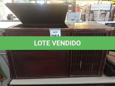 LOTE 261 - 01 RADIOLA ANTIGA MARCA PHILLIPS. (NO ESTADO) ATENÇÃO! FAZER A VISITAÇÃO ANTES DE ARREMATAR, NÃO SABEMOS SE FUNCIONA. LEILÃO NÃO TEM GARANTIA E NEM DEVOLUÇÃO, SUJEITO A POSSÍVEIS AVARIAS VISÍVEIS/OCULTAS E/OU AUSÊNCIA DE COMPONENTES.