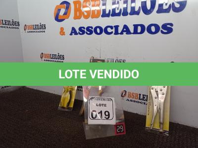 LOTE 019 - 01 ALICATE DE PRESSÃO 10, 01 ALICATE DE BOMBA D’ÁGUA E 01 ALICATE DE BICO MEIA CANA(NOVO) (NO ESTADO) ATENÇÃO! FAZER A VISITAÇÃO ANTES DE ARREMATAR, NÃO SABEMOS SE FUNCIONA. LEILÃO NÃO TEM GARANTIA E NEM DEVOLUÇÃO, SUJEITO A POSSÍVEIS AVARIAS VISÍVEIS/OCULTAS E/OU AUSÊNCIA DE COMPONENTES.