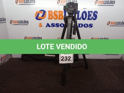 LOTE 232 - 01 TRIPÉ P/ CÂMERA FOTOGRÁFICA MARCA TOMATE. (NO ESTADO) ATENÇÃO! FAZER A VISITAÇÃO ANTES DE ARREMATAR, NÃO SABEMOS SE FUNCIONA. LEILÃO NÃO TEM GARANTIA E NEM DEVOLUÇÃO, SUJEITO A POSSÍVEIS AVARIAS VISÍVEIS/OCULTAS E/OU AUSÊNCIA DE COMPONENTES.