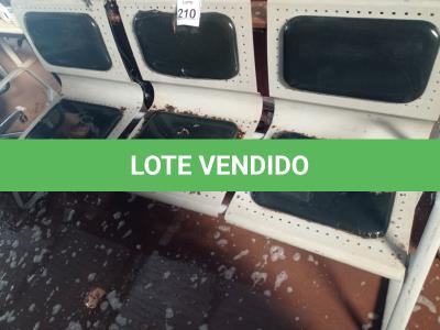 LOTE 210 - 01 LONGARINA COM 03 LUGARES BASE DE FERRO. (NO ESTADO) ATENÇÃO! FAZER A VISITAÇÃO ANTES DE ARREMATAR, NÃO SABEMOS SE FUNCIONA. LEILÃO NÃO TEM GARANTIA E NEM DEVOLUÇÃO, SUJEITO A POSSÍVEIS AVARIAS VISÍVEIS/OCULTAS E/OU AUSÊNCIA DE COMPONENTES.