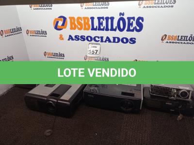 LOTE 157 - 06 PROJETORES MARCAS E MODELOS DIVERSOS. (NO ESTADO) ATENÇÃO! FAZER A VISITAÇÃO ANTES DE ARREMATAR, NÃO SABEMOS SE FUNCIONA. LEILÃO NÃO TEM GARANTIA E NEM DEVOLUÇÃO, SUJEITO A POSSÍVEIS AVARIAS VISÍVEIS/OCULTAS E/OU AUSÊNCIA DE COMPONENTES.