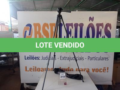 LOTE 319 - 01 TRIPÉ P/ CÂMERA FOTOGRÁFICA MARCA TOMATE. (NO ESTADO) ATENÇÃO! FAZER A VISITAÇÃO ANTES DE ARREMATAR, NÃO SABEMOS SE FUNCIONA. LEILÃO NÃO TEM GARANTIA E NEM DEVOLUÇÃO, SUJEITO A POSSÍVEIS AVARIAS VISÍVEIS/OCULTAS E/OU AUSÊNCIA DE COMPONENTES.