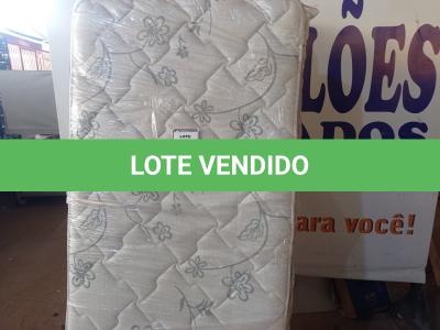 LOTE 258 - 01 CAMA BOX SOLTEIRO. (NO ESTADO) ATENÇÃO! FAZER A VISITAÇÃO ANTES DE ARREMATAR, NÃO SABEMOS SE FUNCIONA. LEILÃO NÃO TEM GARANTIA E NEM DEVOLUÇÃO, SUJEITO A POSSÍVEIS AVARIAS VISÍVEIS/OCULTAS E/OU AUSÊNCIA DE COMPONENTES.